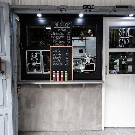 Sip N' Camp Hostel Bangkok Buitenkant foto