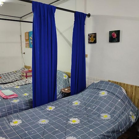 Sip N' Camp Hostel Bangkok Buitenkant foto