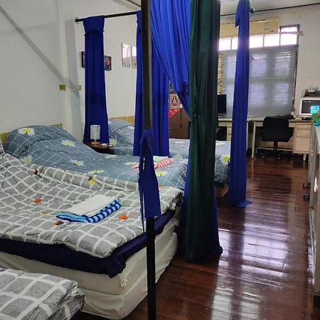 Sip N' Camp Hostel Bangkok Buitenkant foto