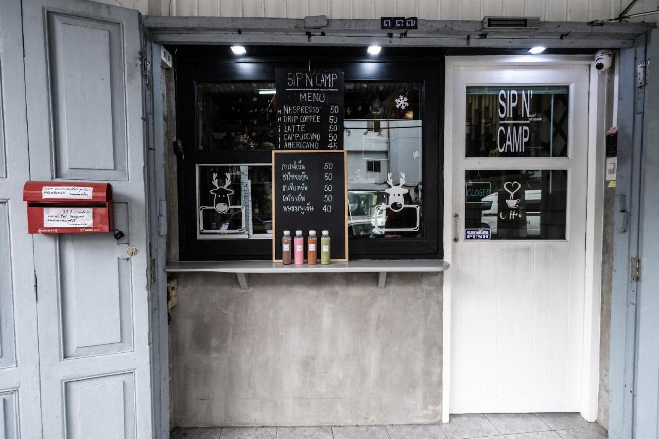 Sip N' Camp Hostel Bangkok Buitenkant foto