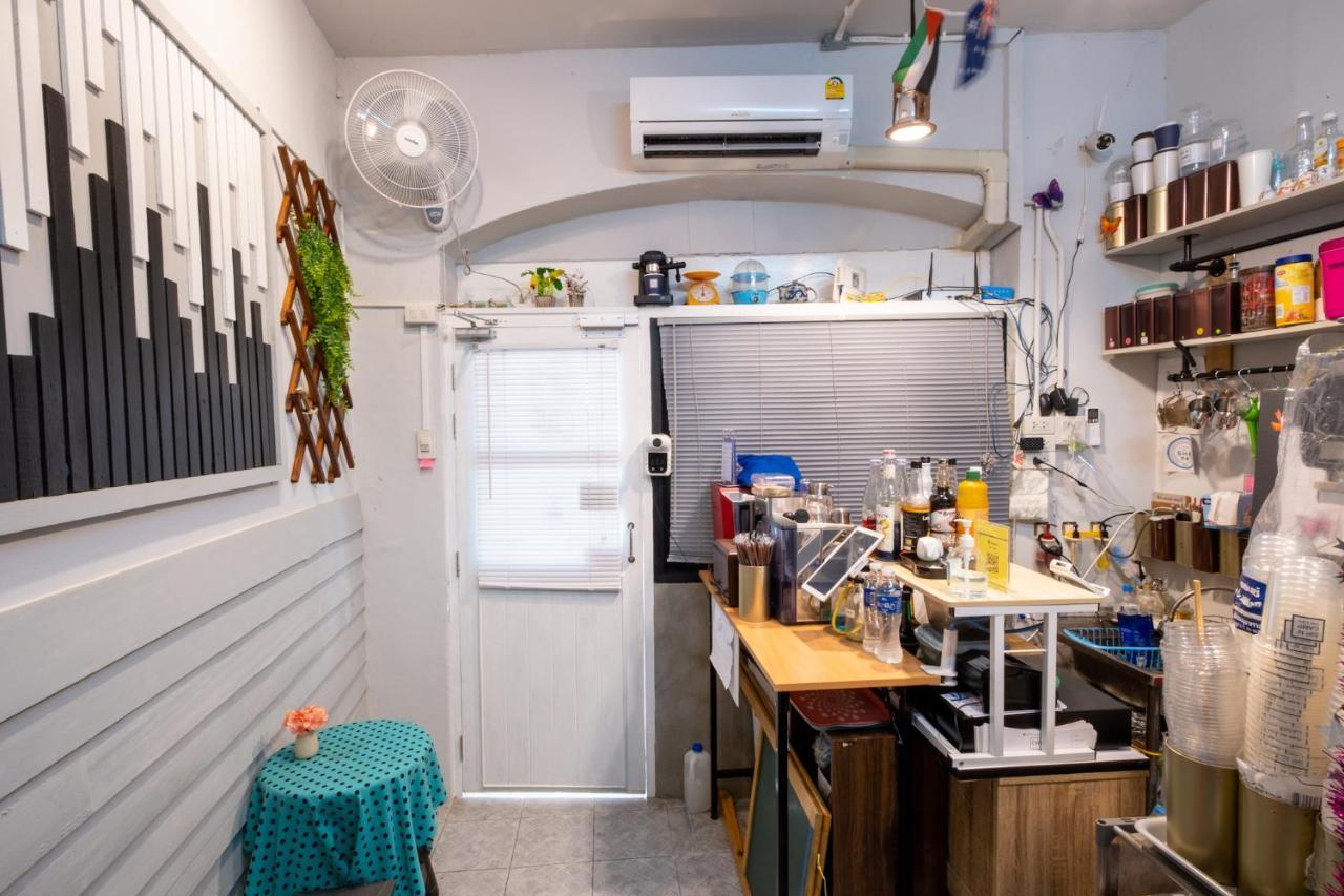 Sip N' Camp Hostel Bangkok Buitenkant foto