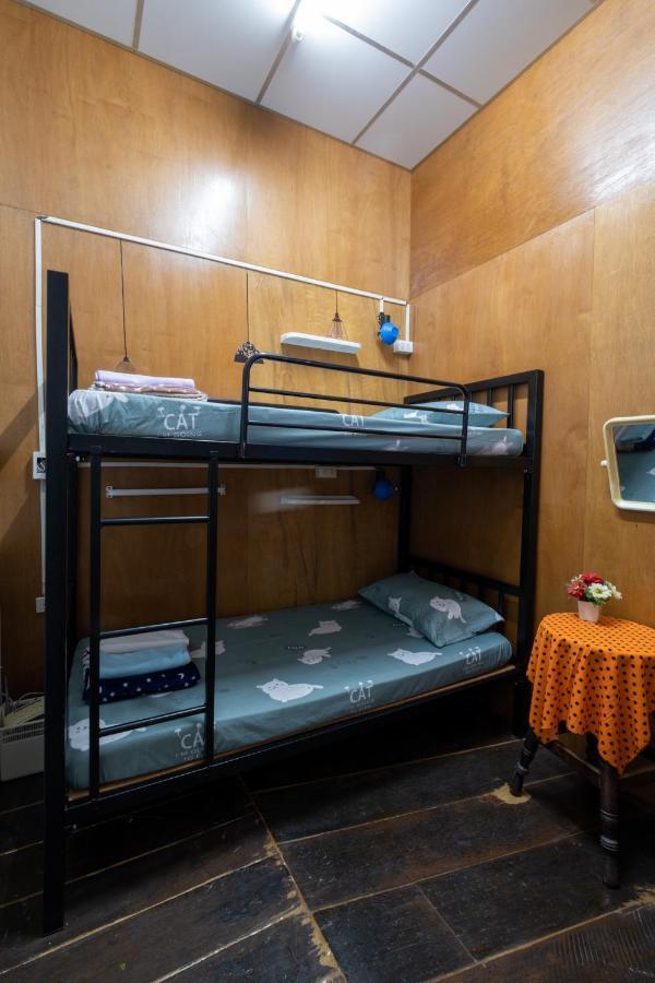 Sip N' Camp Hostel Bangkok Buitenkant foto