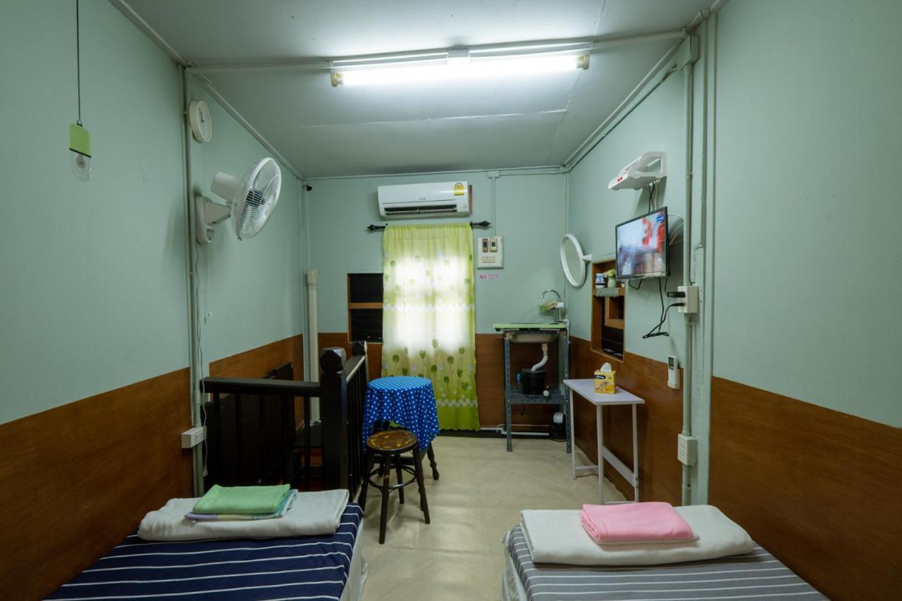 Sip N' Camp Hostel Bangkok Buitenkant foto