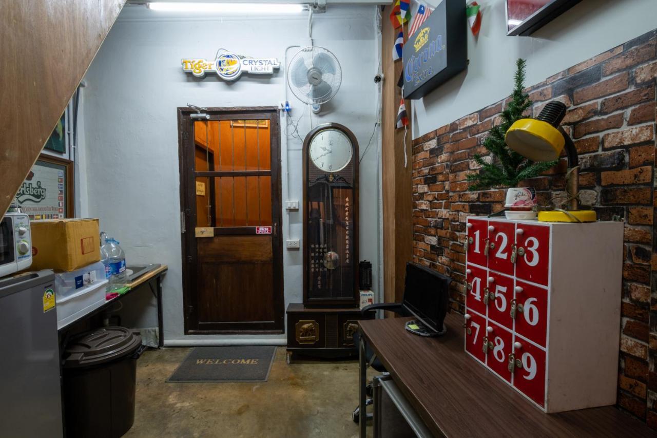 Sip N' Camp Hostel Bangkok Buitenkant foto